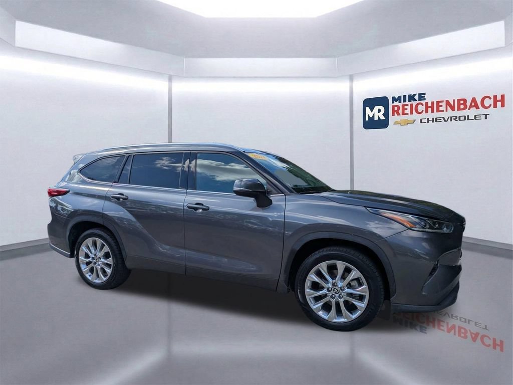 Used 2021 Toyota Highlander Limited FWD image 2