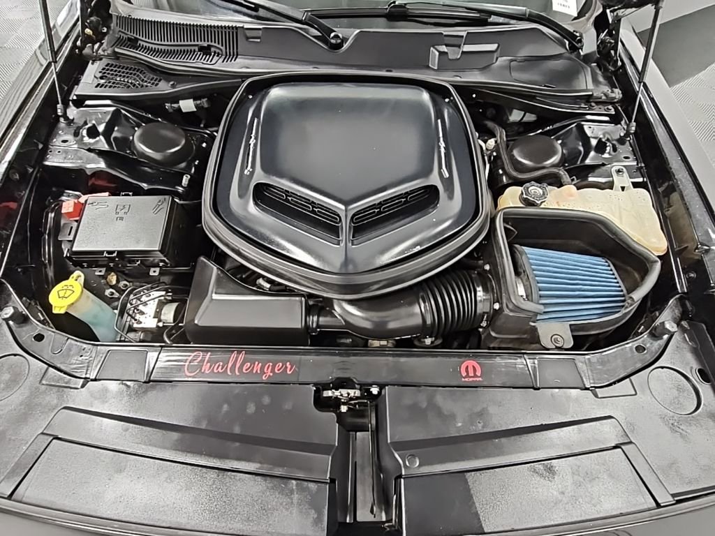 Used 2016 Dodge Challenger R/T image 39