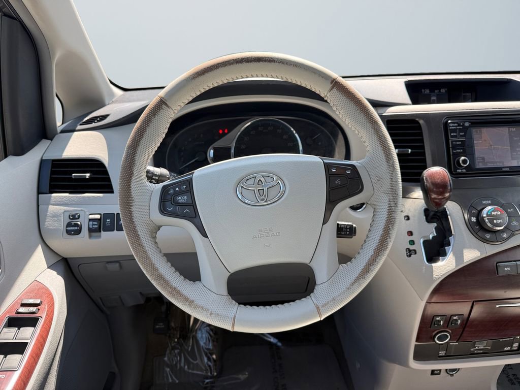 Used 2014 Toyota Sienna XLE w/ Entertainment Package image 12