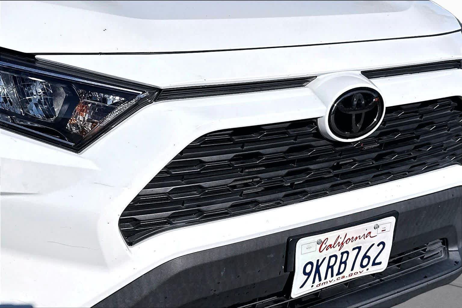 Used 2021 Toyota RAV4 XLE w/ XLE Grade Weather Package AWD/4WD image 29