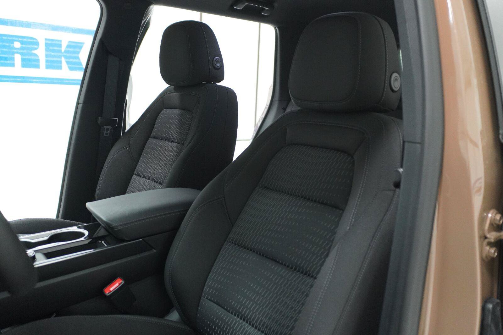 New 2027 Chevrolet Equinox LT FWD image 7