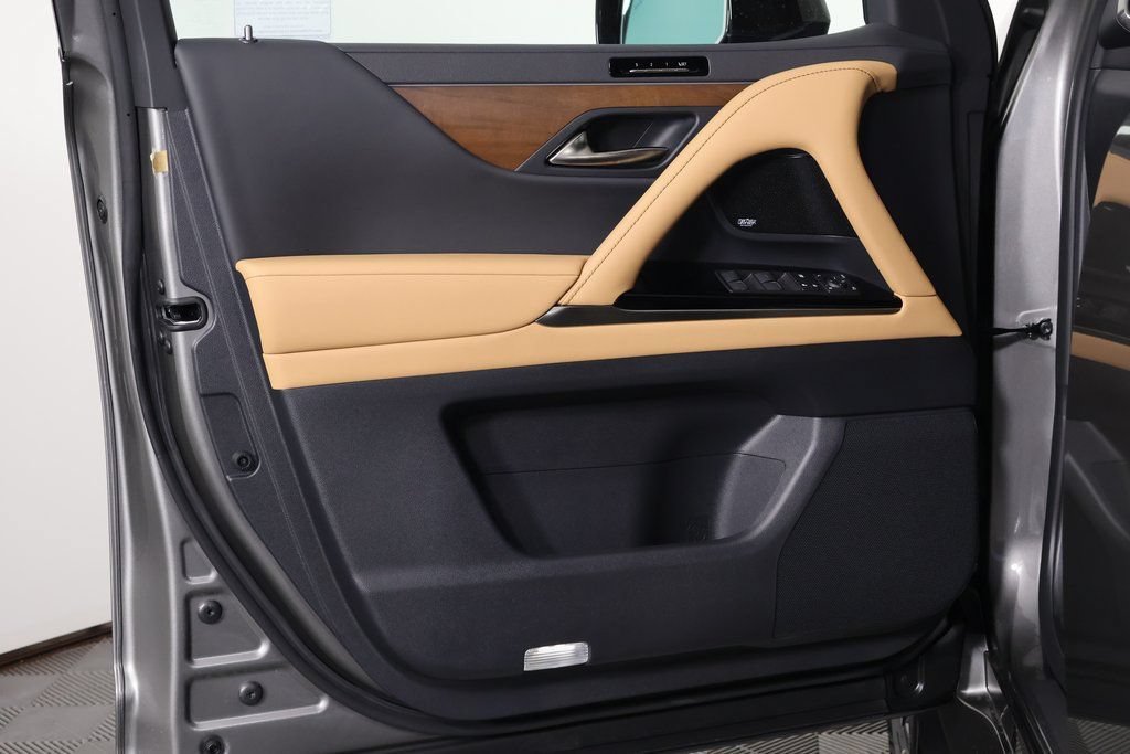 New 2026 Lexus LX 600 4WD w/ Luxury Package image 8