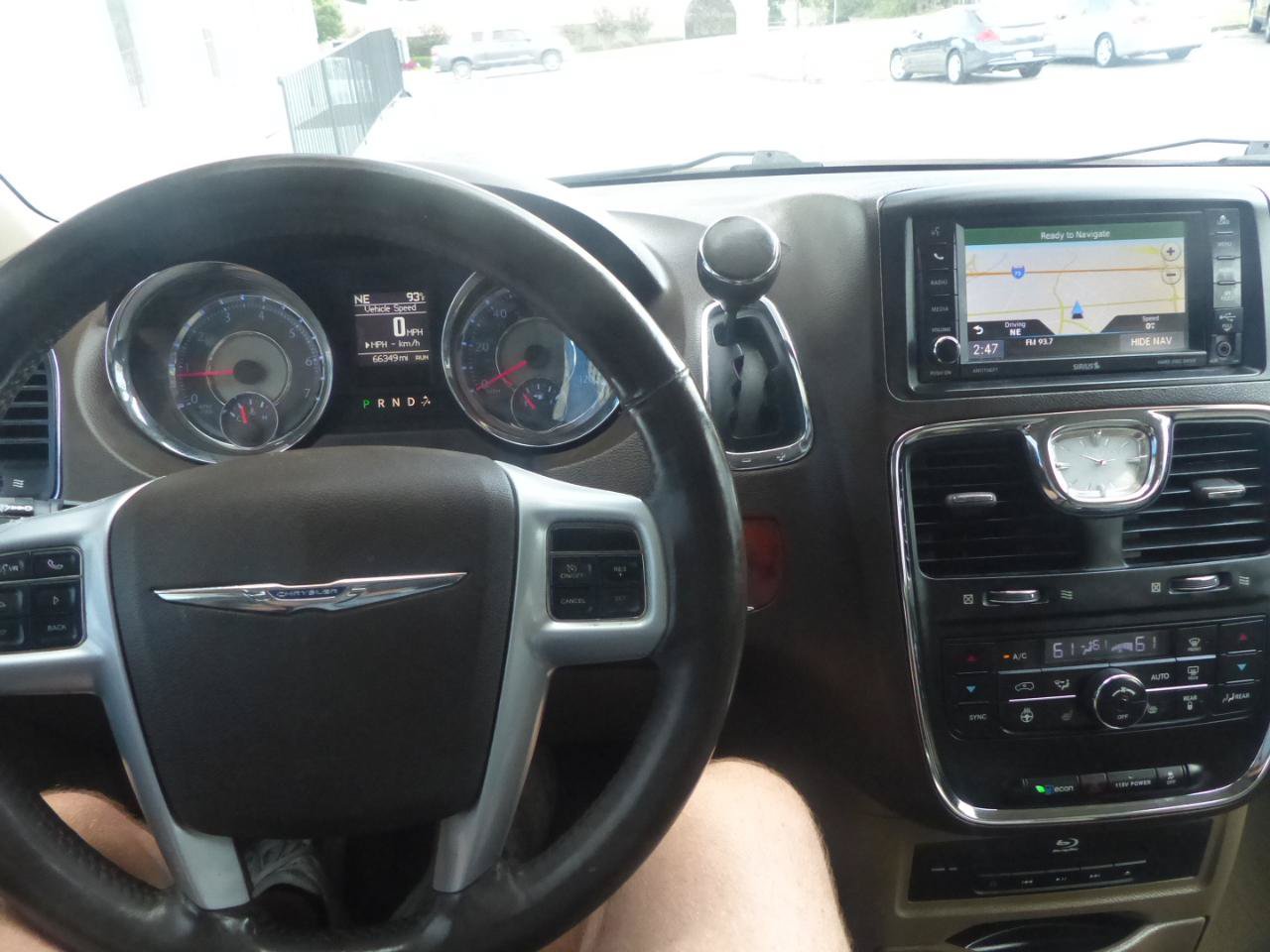 Used 2014 Chrysler Town & Country Touring-L w/ Driver Convenience Group FWD image 24