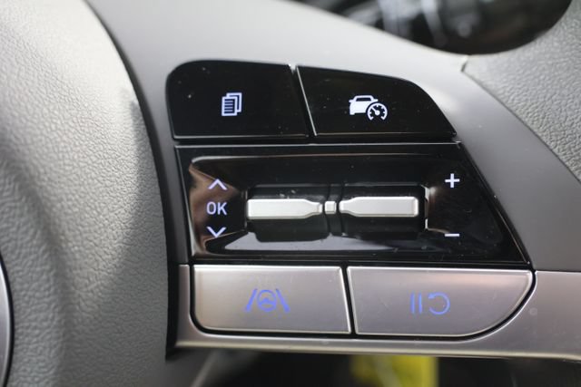 Certified 2024 Hyundai Elantra SE FWD image 12