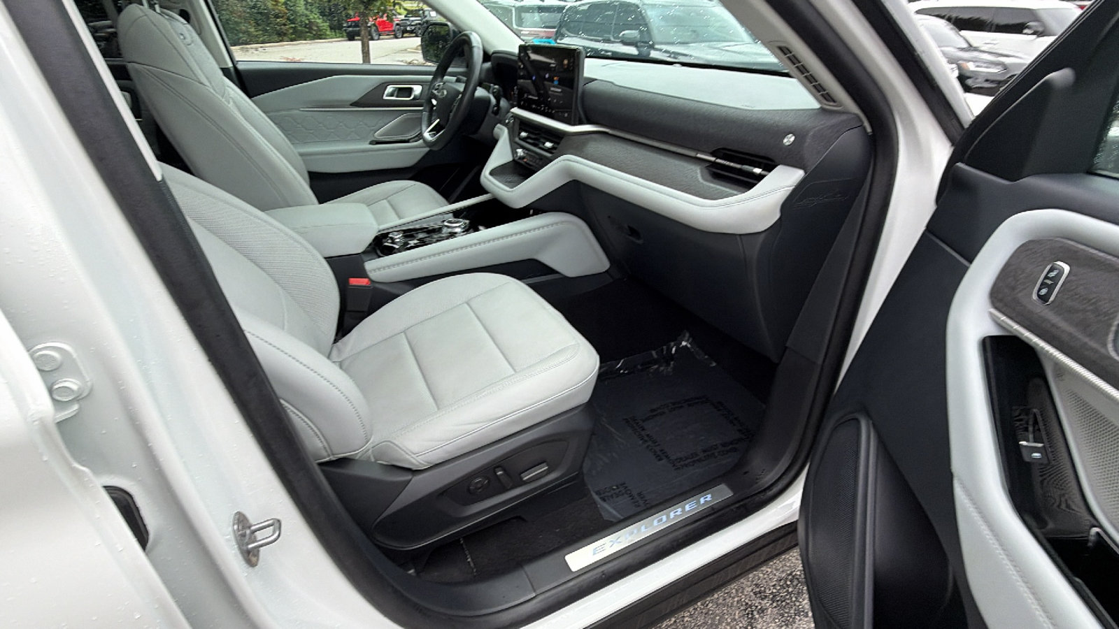 Used 2025 Ford Explorer Platinum w/ Ultimate Package AWD/4WD image 20