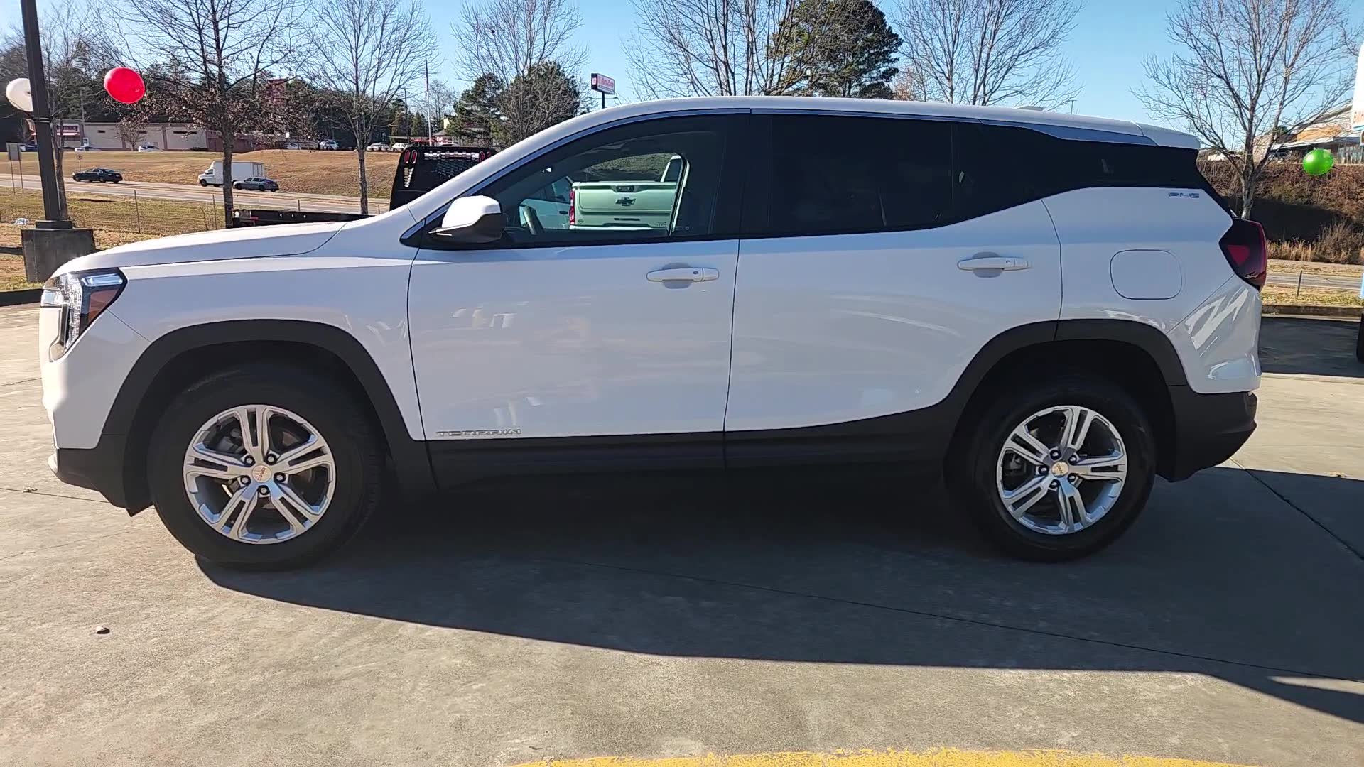 Used 2024 GMC Terrain SLE image 15