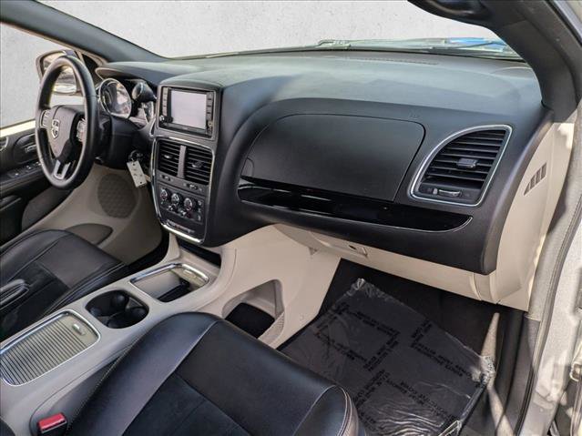 Used 2018 Dodge Grand Caravan SXT image 19