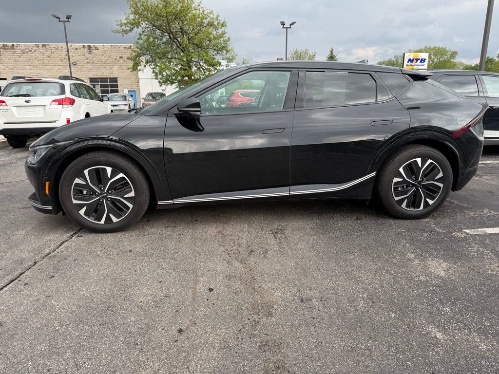 Used 2024 Kia EV6 Wind w/ Wind Technology Package AWD/4WD image 1