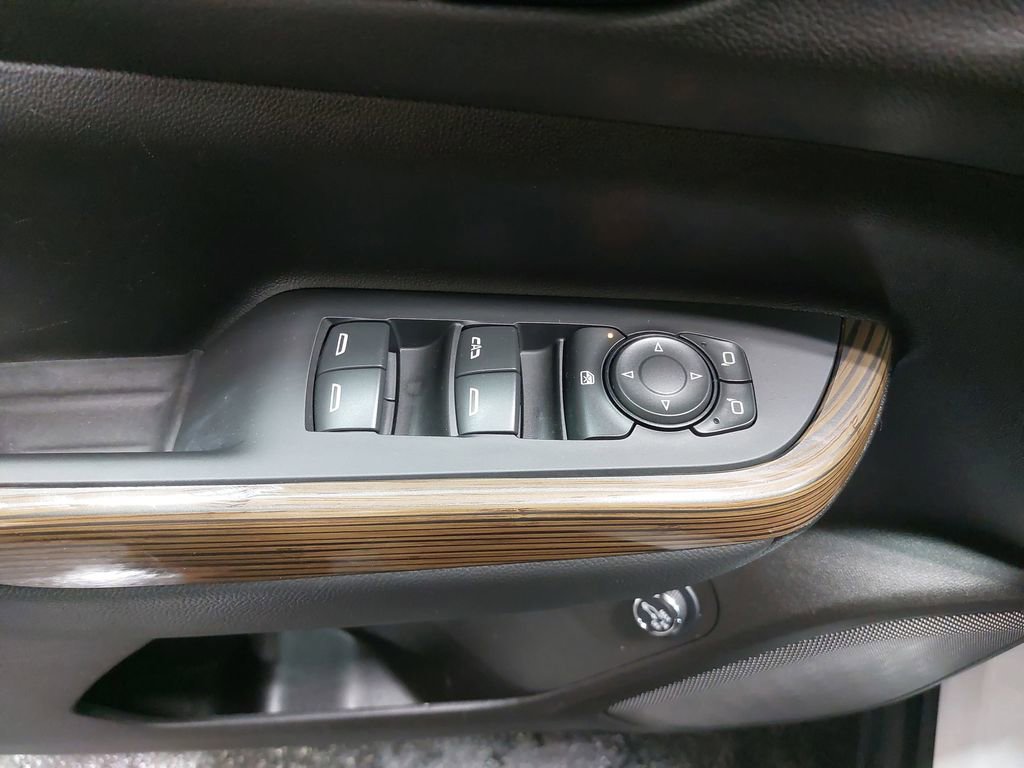 Used 2023 GMC Acadia SLE w/ Driver Convenience Package image 31