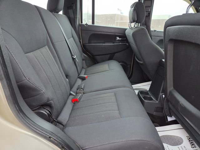 Used 2011 Jeep Liberty Sport AWD/4WD image 38