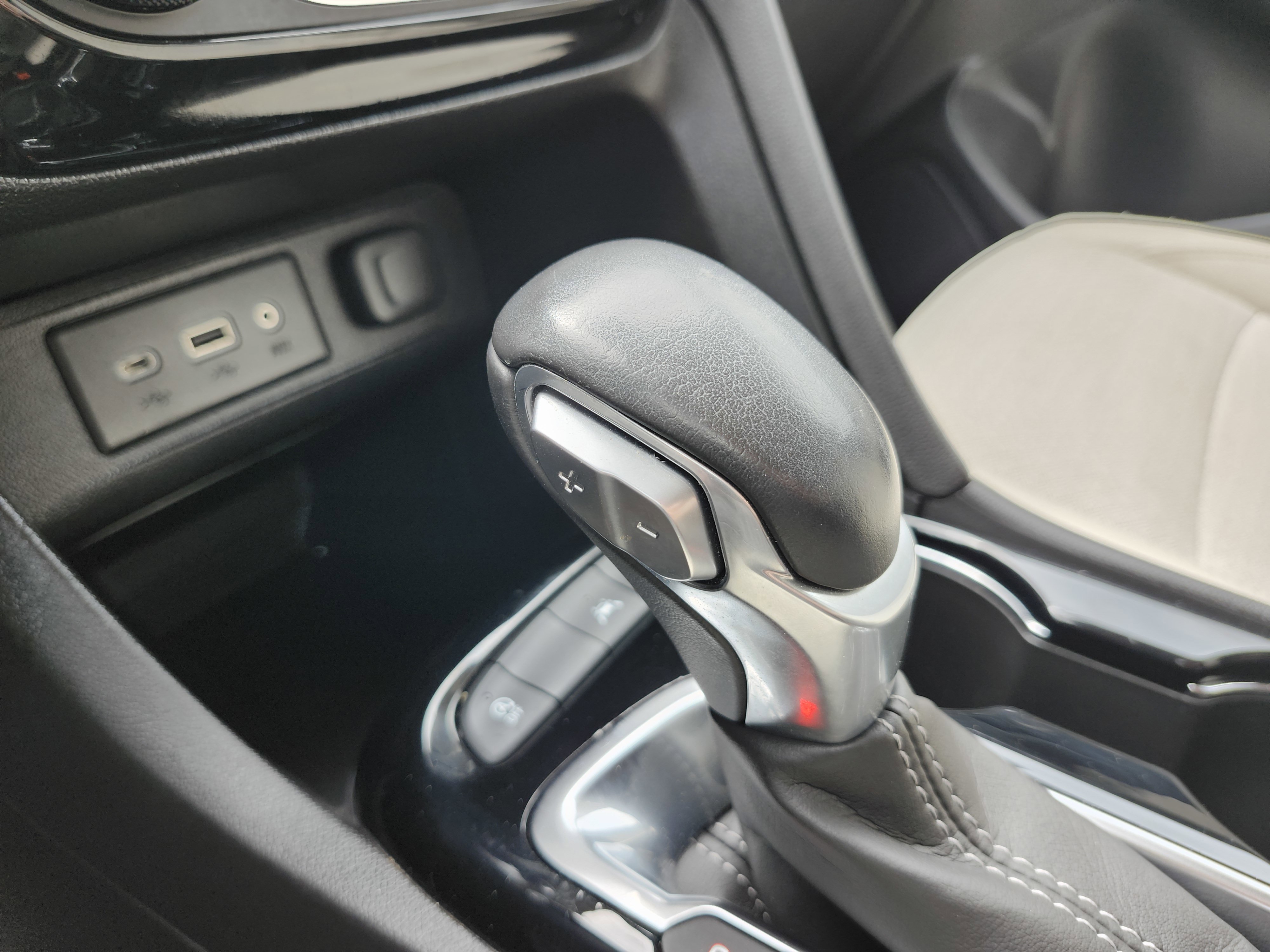 Used 2020 Buick Encore GX Select image 33