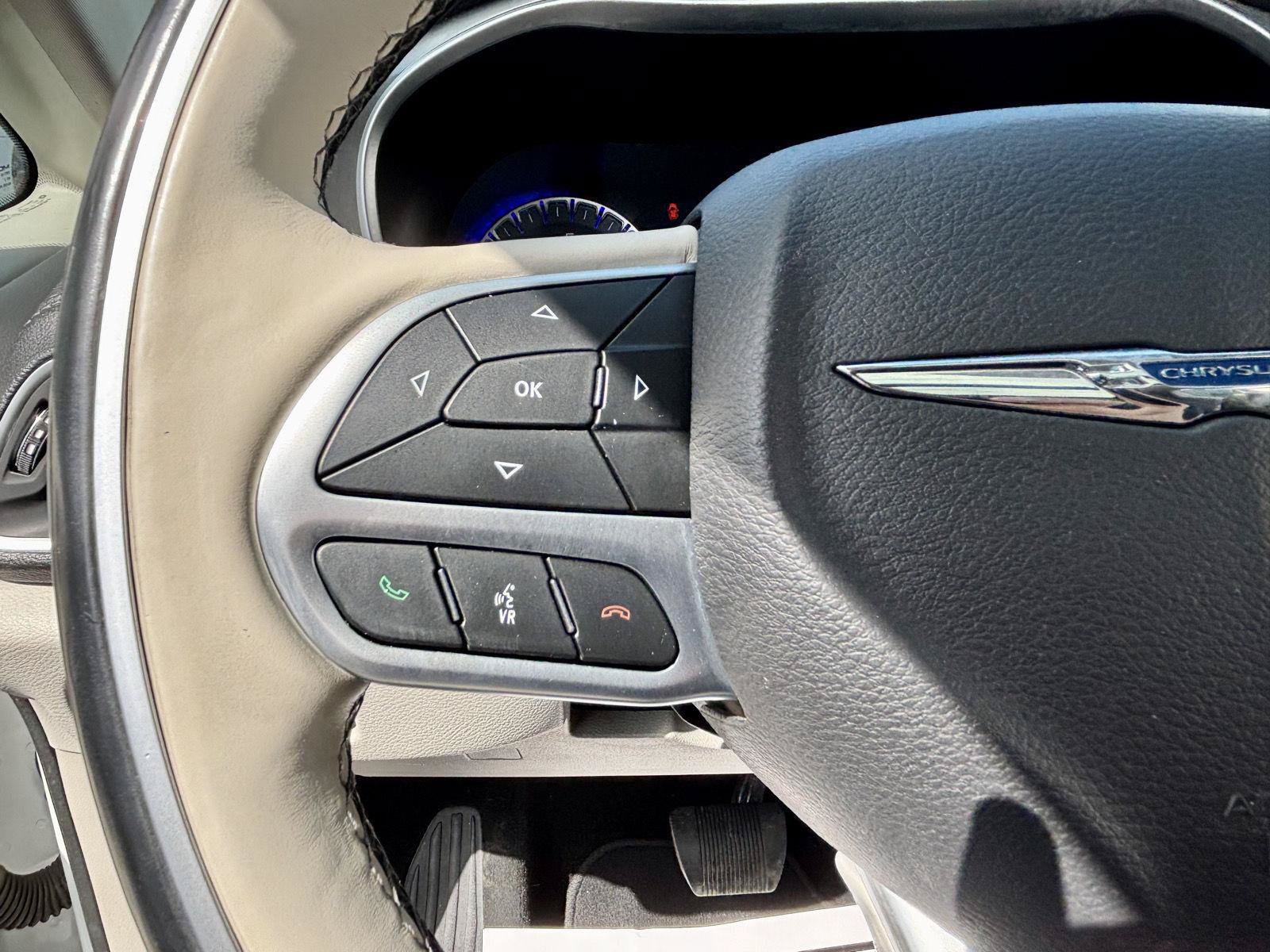 Used 2018 Chrysler Pacifica Limited FWD image 29