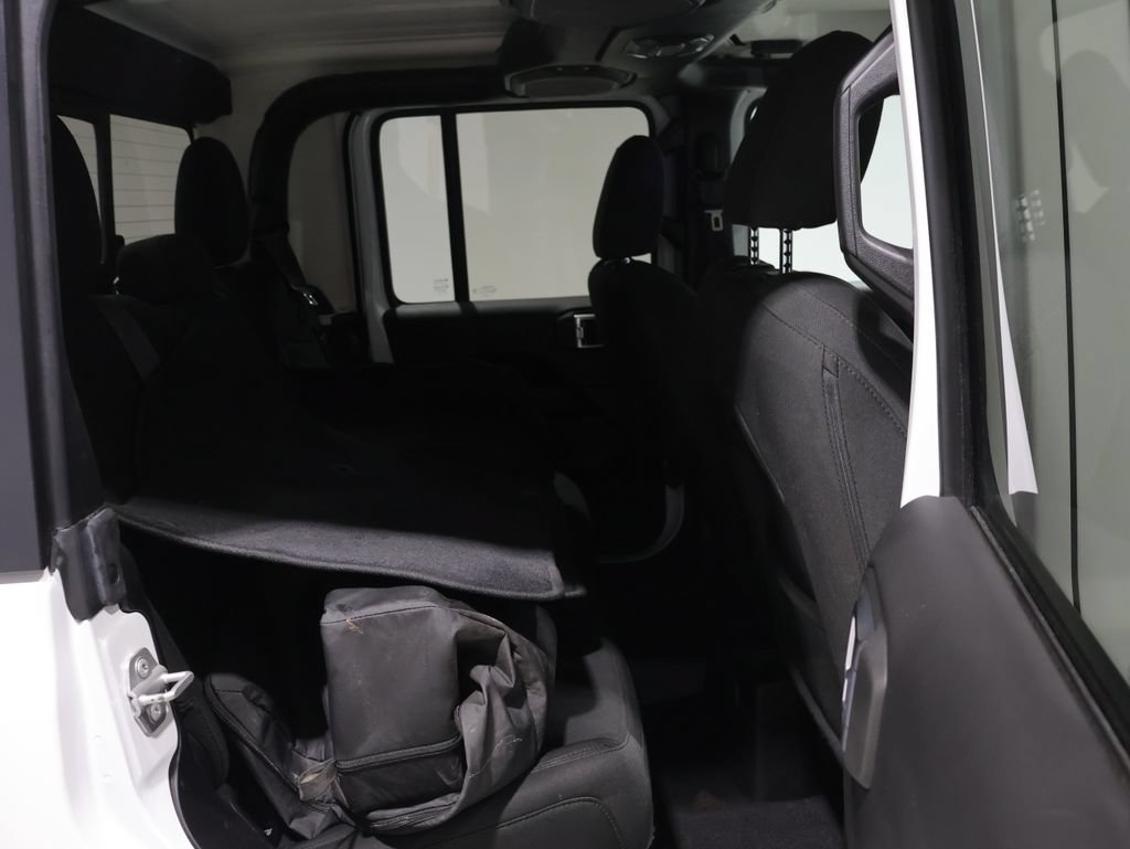 Used 2021 Jeep Gladiator Overland AWD/4WD image 16