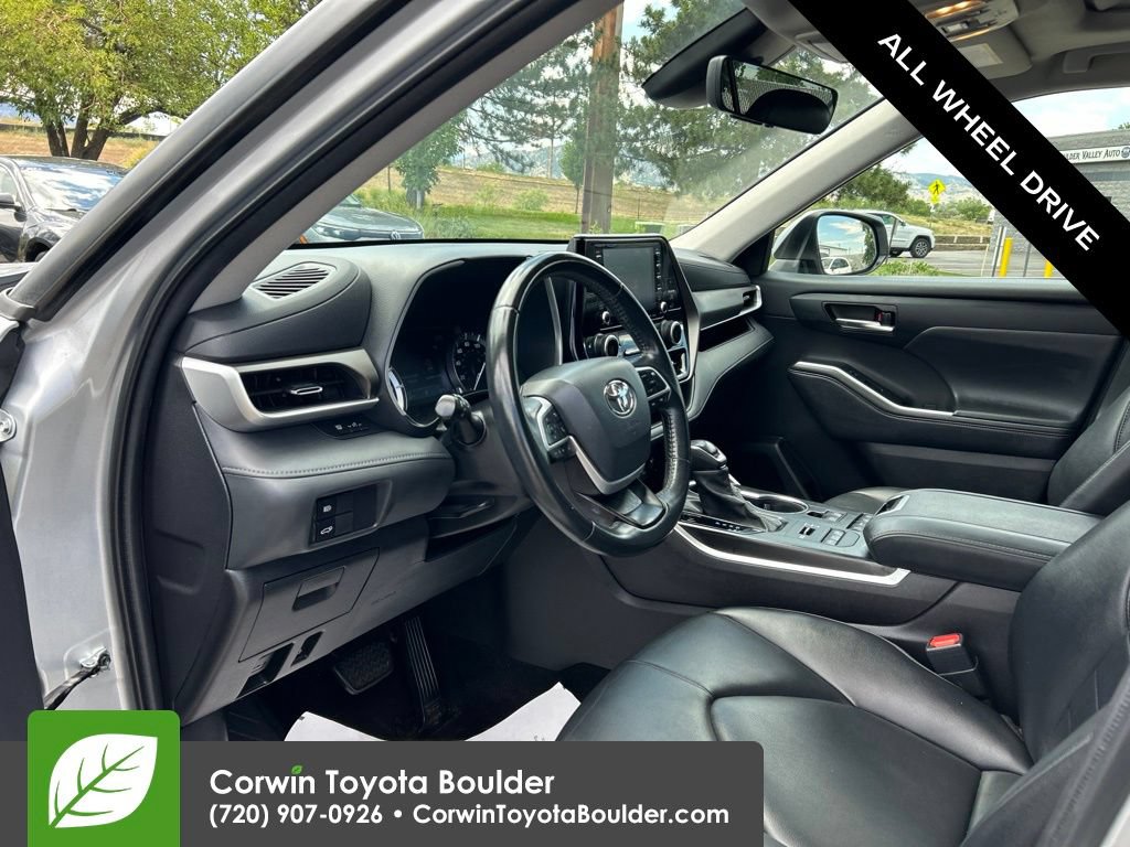 Used 2022 Toyota Highlander XLE AWD/4WD image 25
