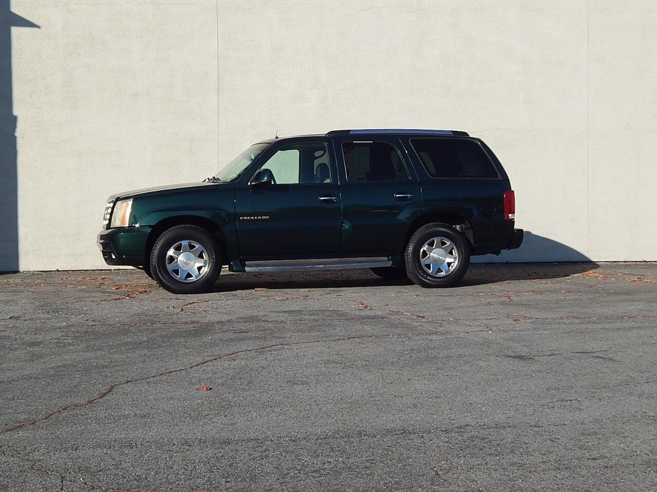 Used 2002 Cadillac Escalade 2WD image 2