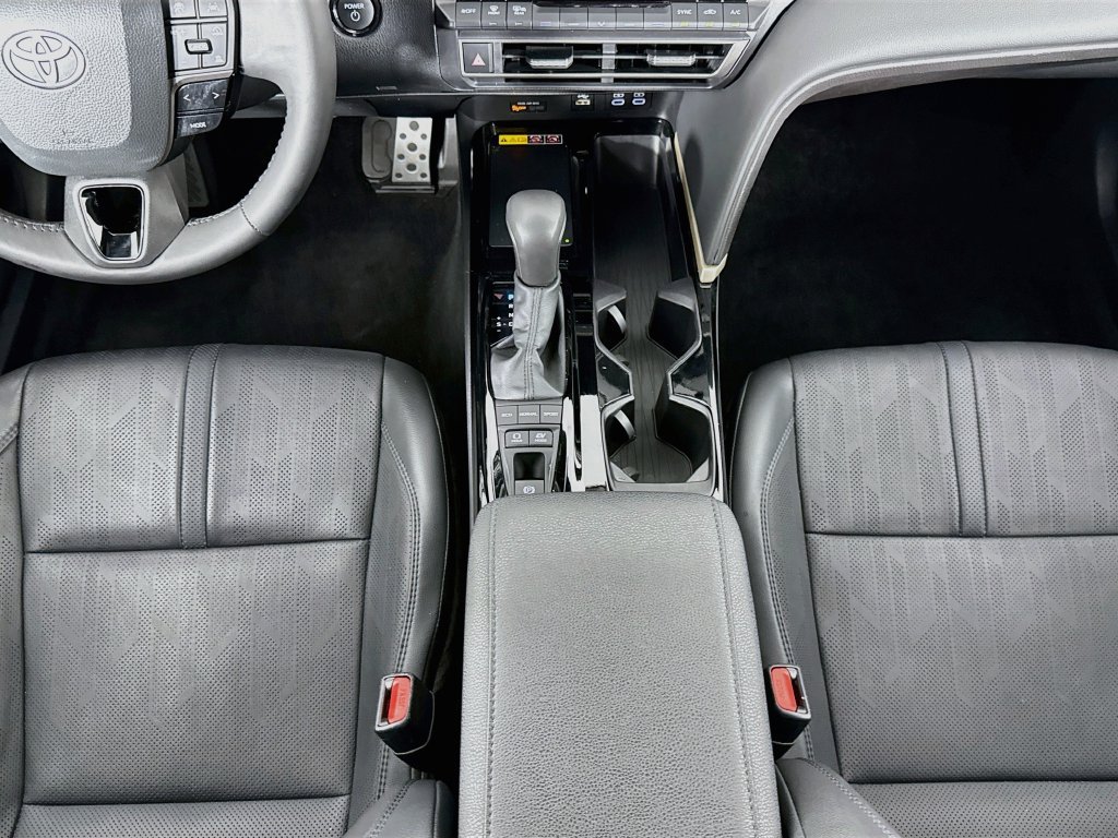 Used 2025 Toyota Camry XSE FWD image 16