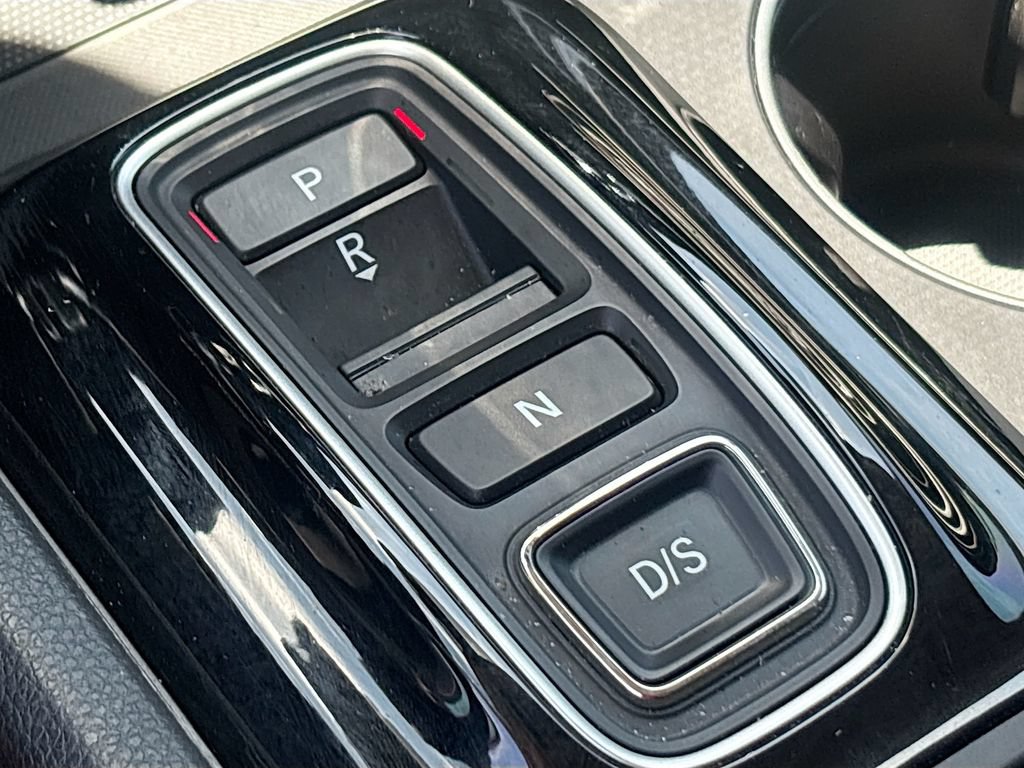 Used 2025 Honda Pilot Touring image 17