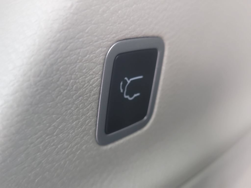 Certified 2023 Chrysler Pacifica Touring-L FWD image 9