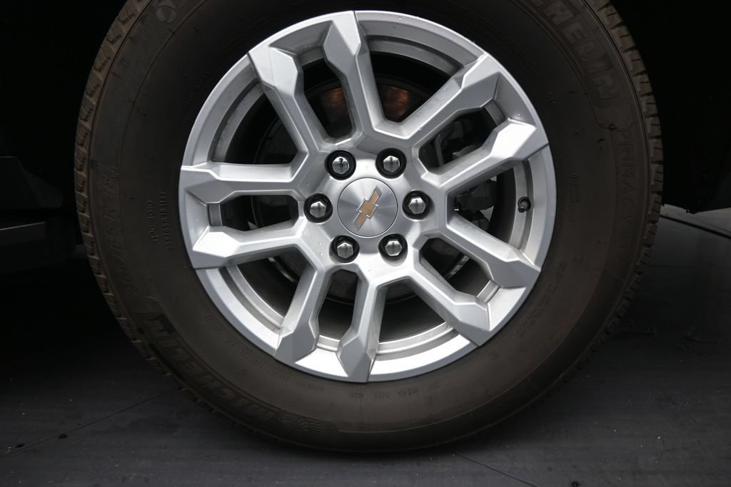 Used 2026 Chevrolet Suburban LS RWD image 10