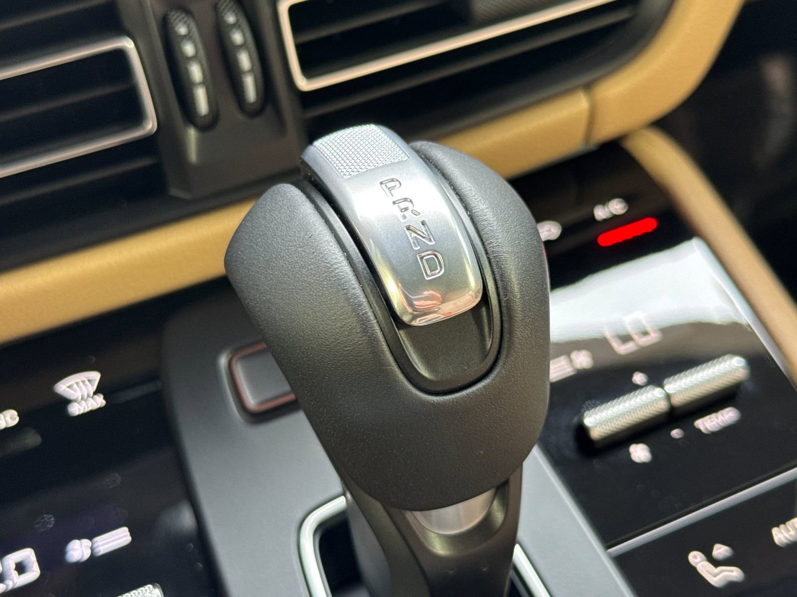 Certified 2025 Porsche Macan image 25