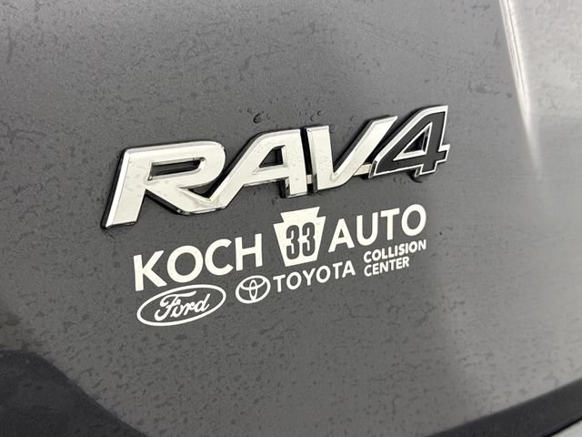Used 2018 Toyota RAV4 XLE AWD/4WD image 16