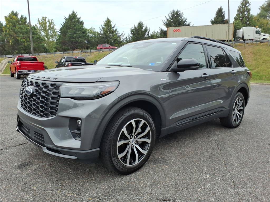 Used 2025 Ford Explorer ST-Line AWD/4WD image 8