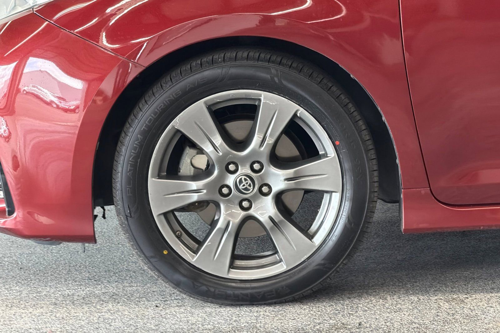 Used 2019 Toyota Sienna SE w/ SE Preferred Package FWD image 26