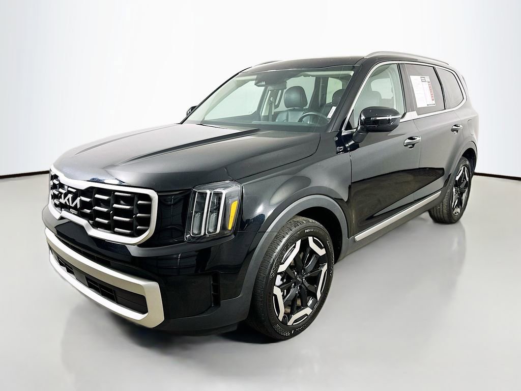 Used 2025 Kia Telluride S FWD image 3