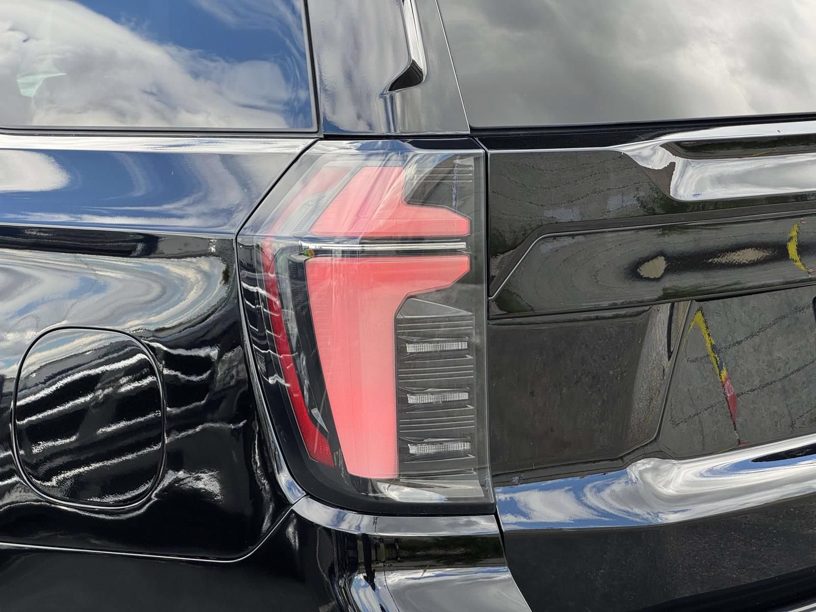 Used 2025 Chevrolet Tahoe Premier AWD/4WD image 31