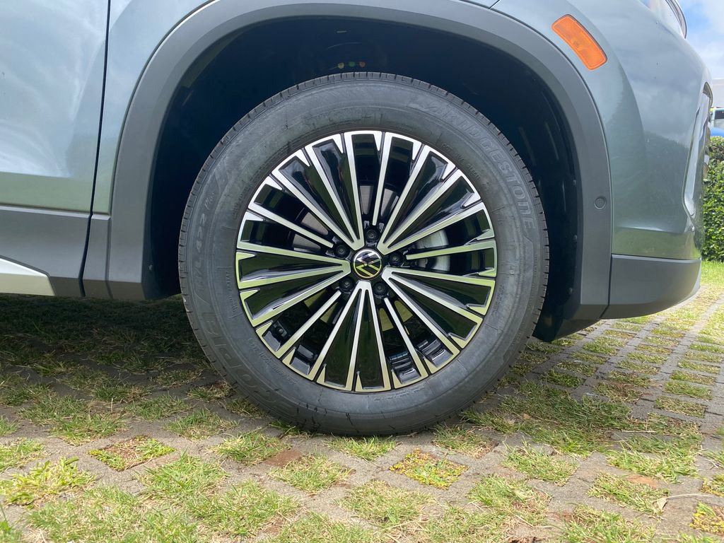 New 2026 Volkswagen Tiguan S FWD image 9