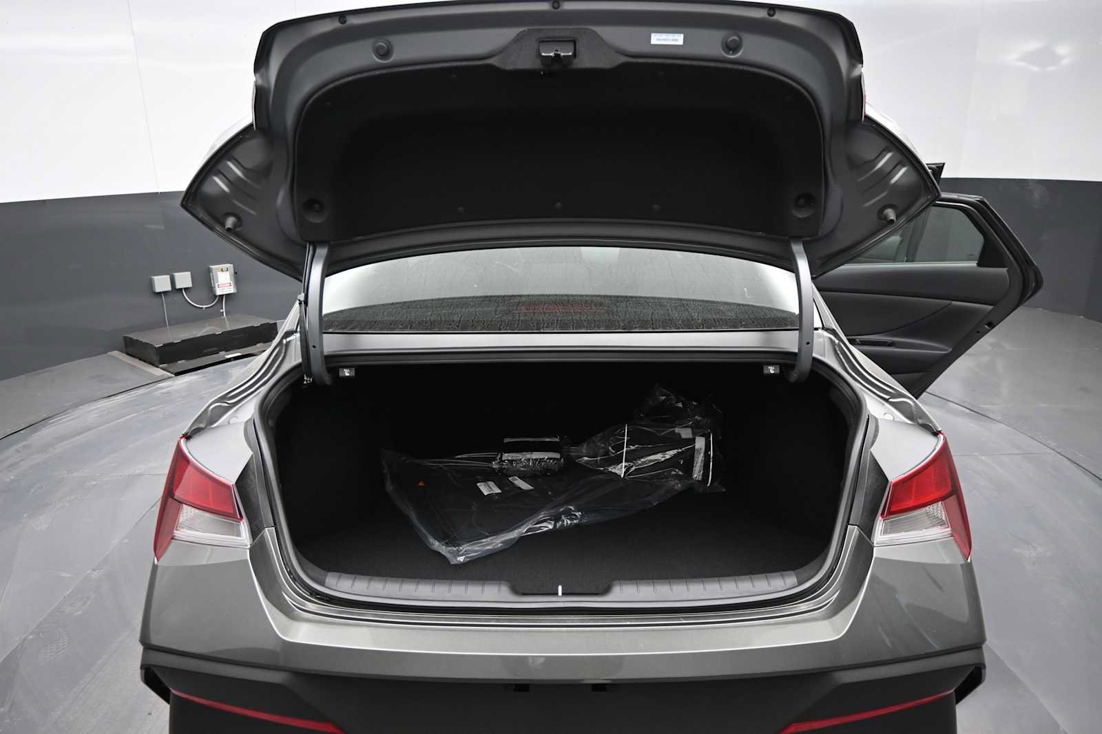 New 2026 Hyundai Elantra Sport FWD image 13