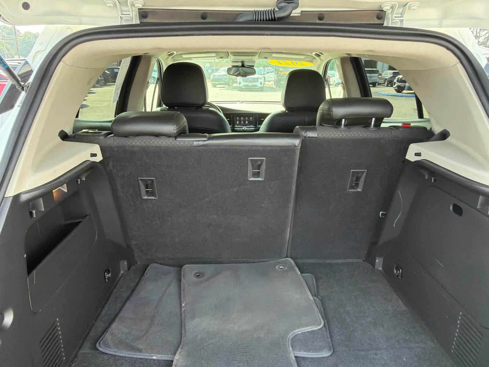 Used 2021 Buick Encore Preferred AWD/4WD image 11