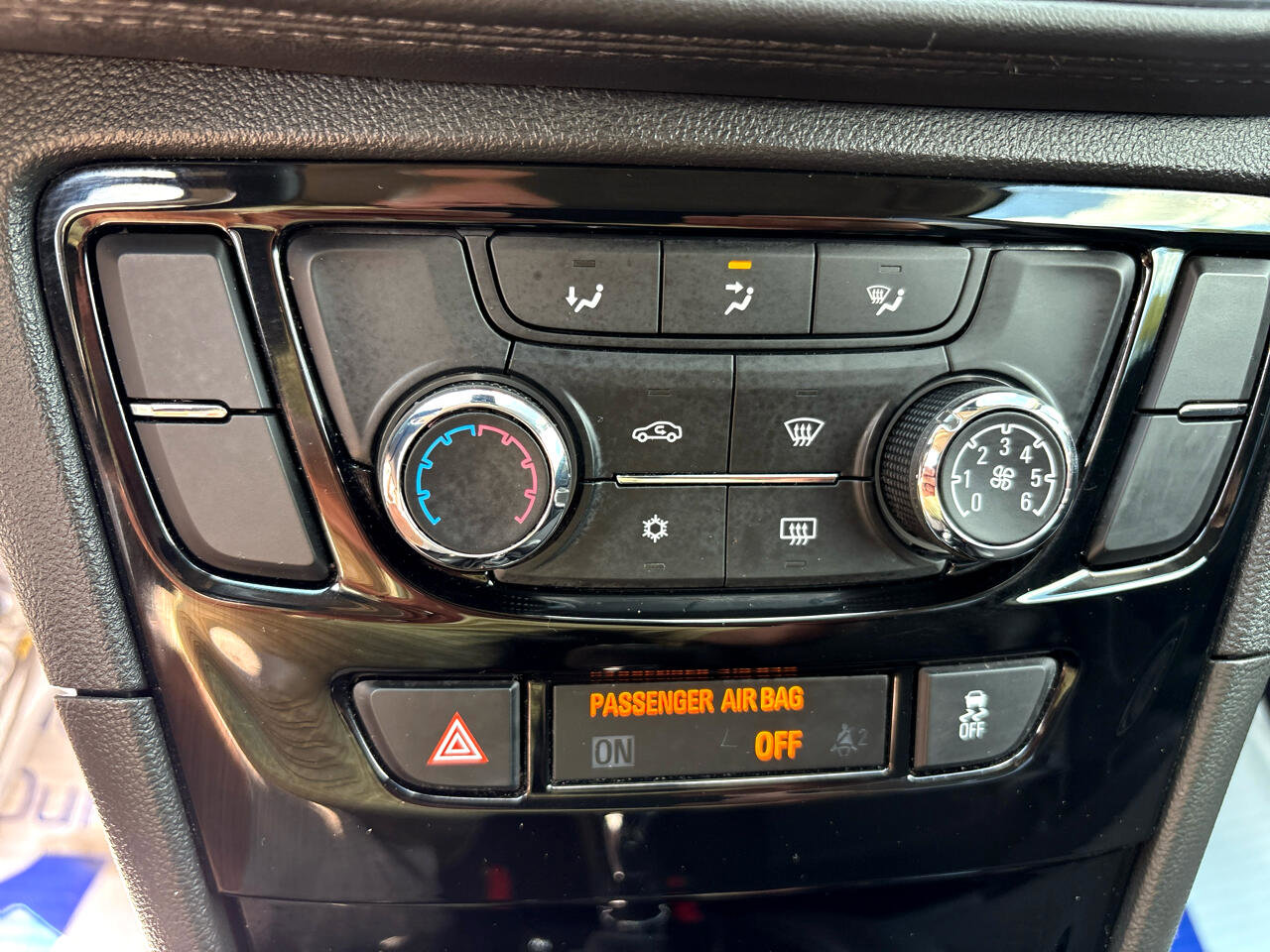 Used 2022 Buick Encore Preferred w/ Safety Package image 22