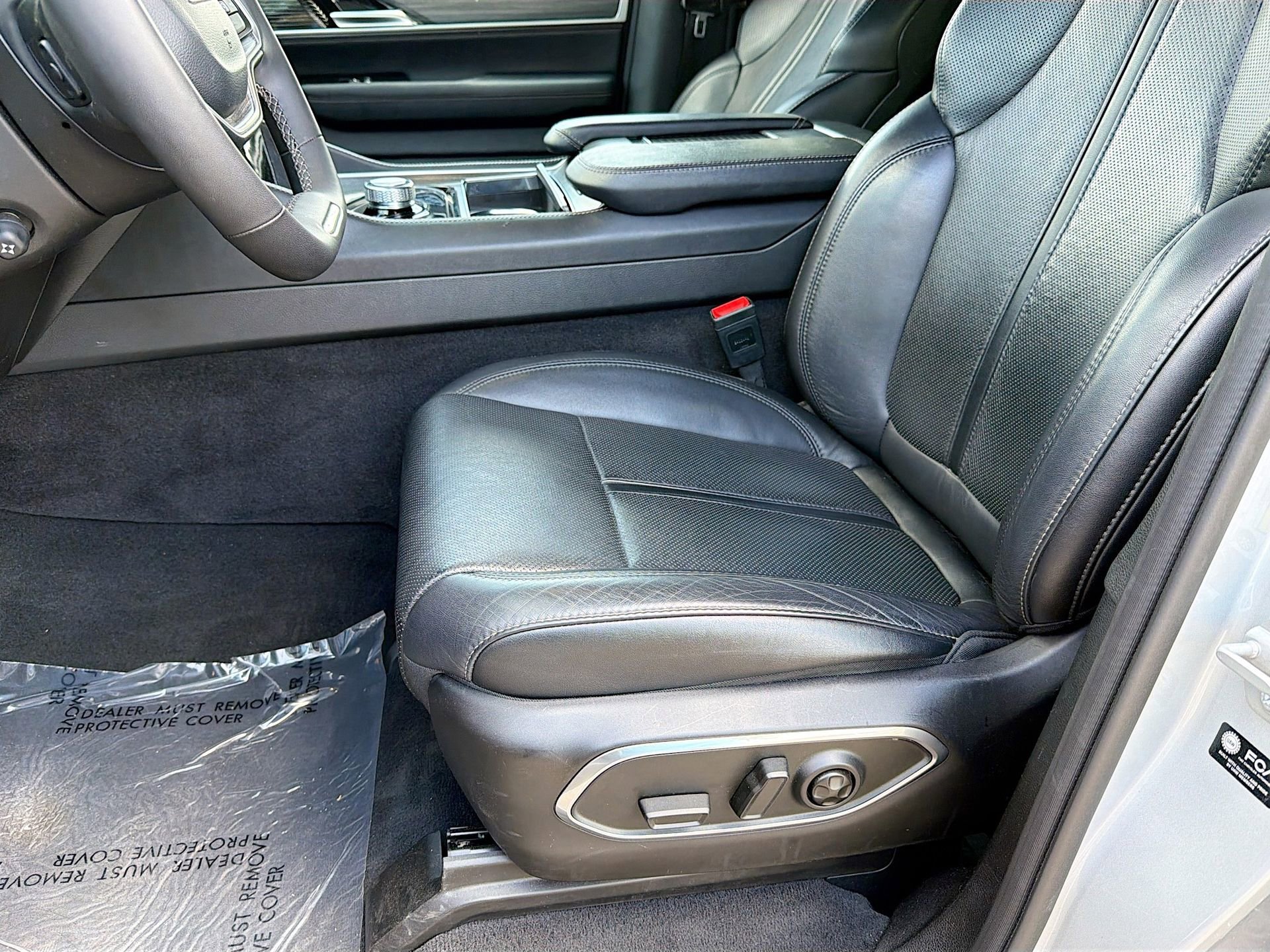 Used 2024 Jeep Wagoneer L Series II w/ Flexible Seating Group RWD image 28