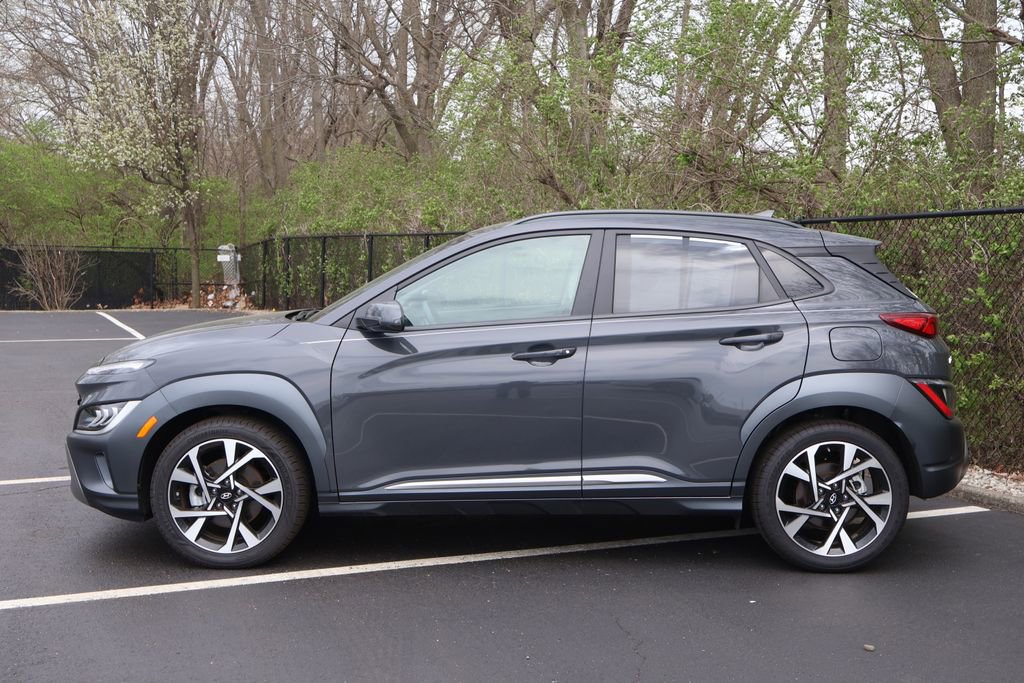 Used 2023 Hyundai Kona Limited w/ Cargo Package FWD image 4