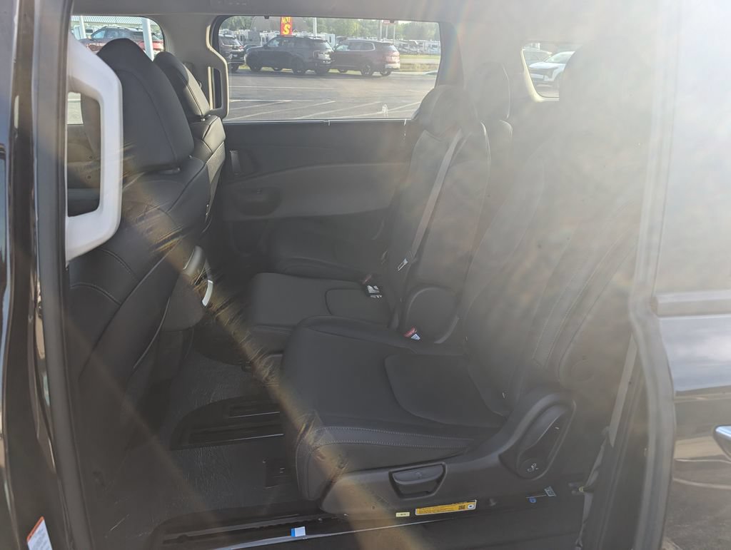 New 2026 Kia Carnival EX FWD image 9