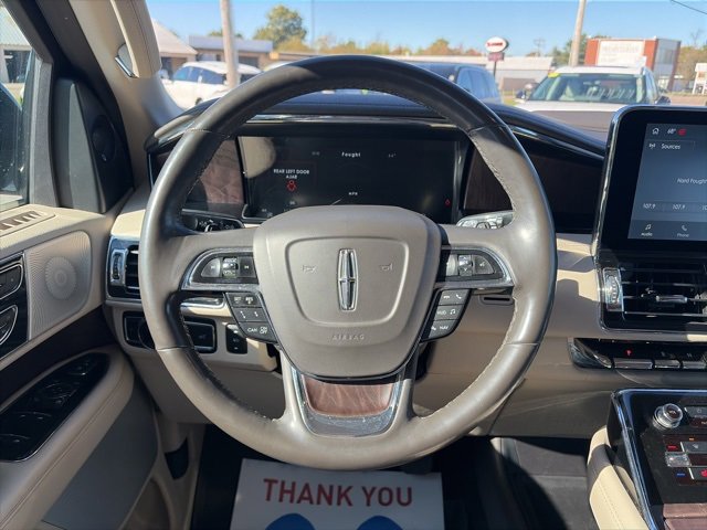 Used 2020 Lincoln Navigator Reserve w/ Luxury Package image 16