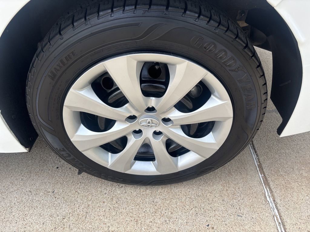 Used 2022 Toyota Corolla LE image 12