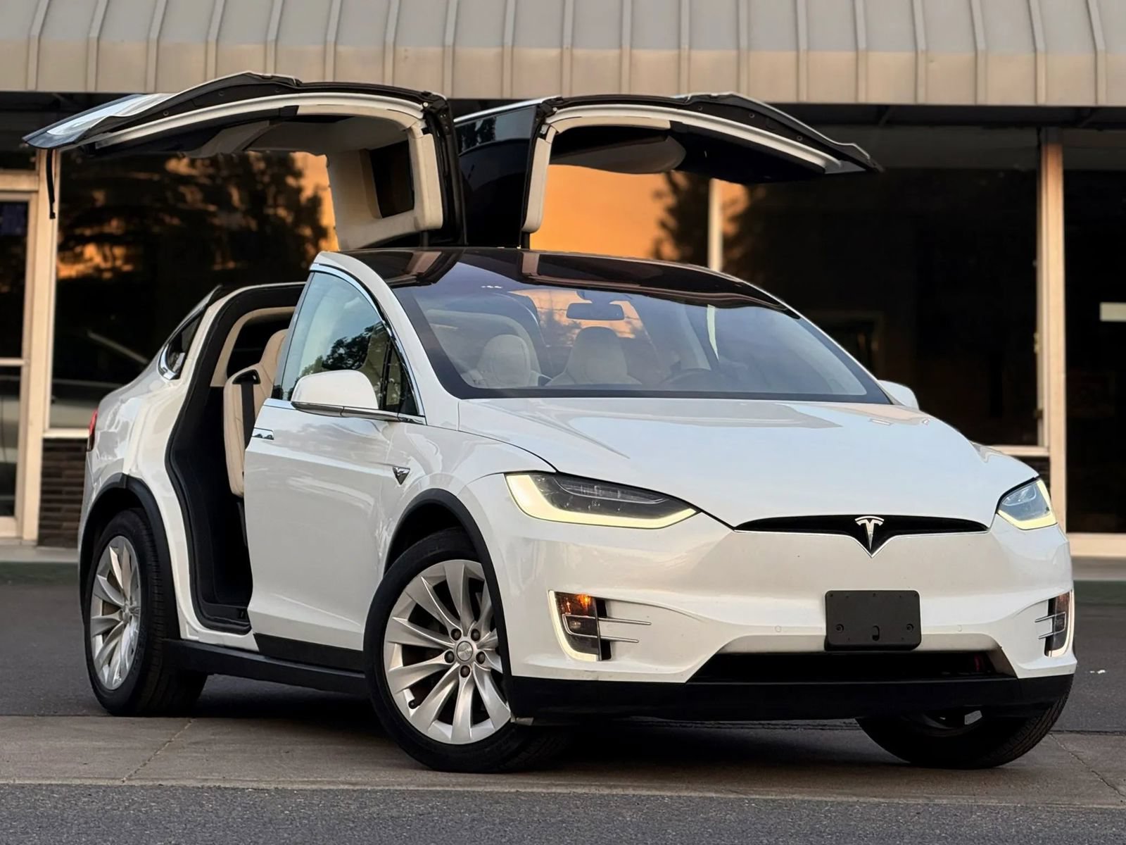 Used 2018 Tesla Model X 100D AWD/4WD image 2