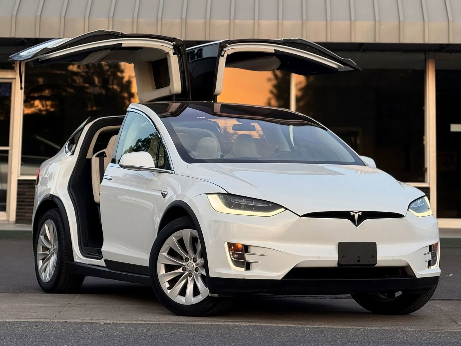Used 2018 Tesla Model X 100D image 2