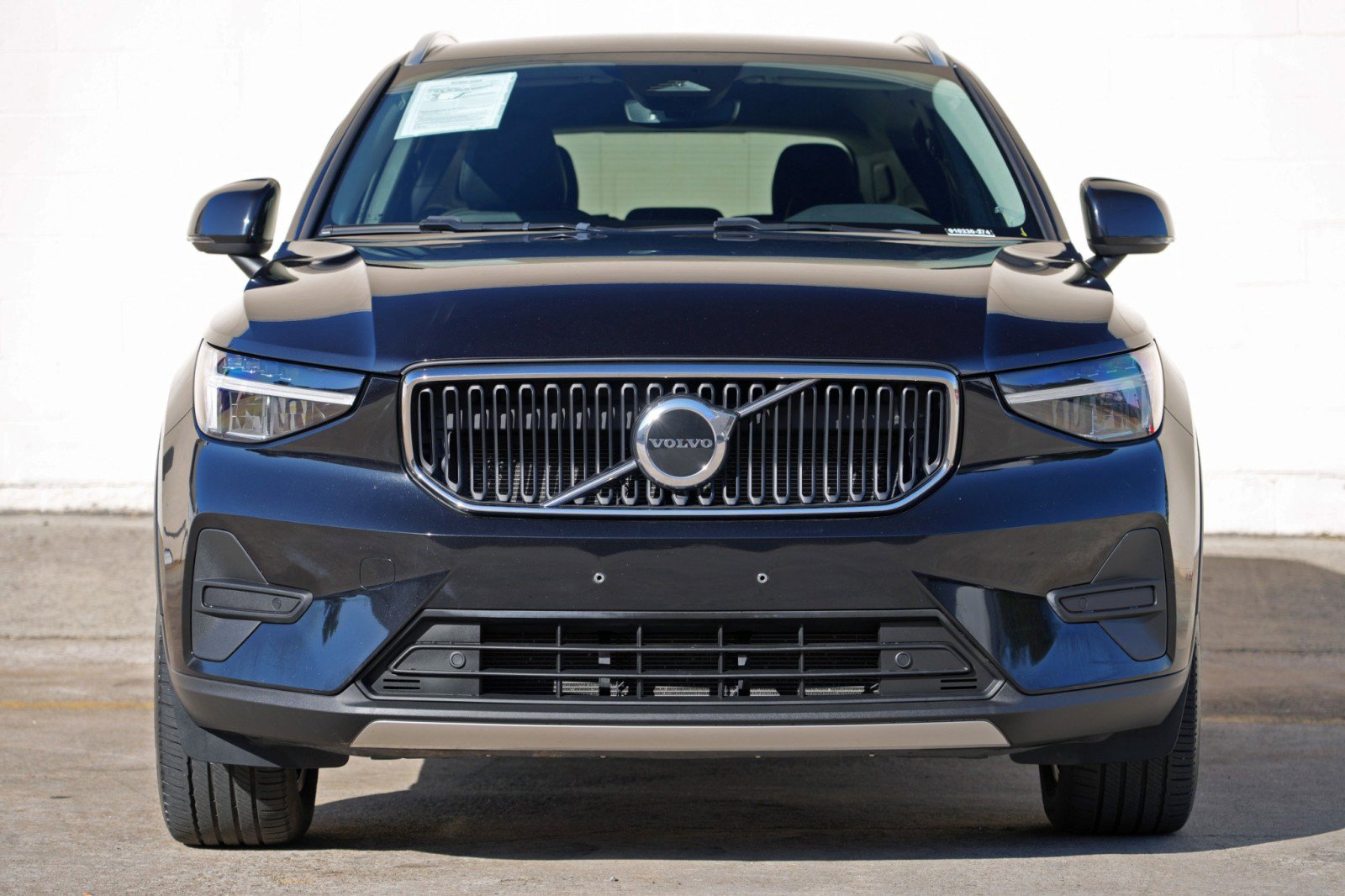 Used 2023 Volvo XC40 B5 Core w/ Protection Package Premier AWD/4WD image 6