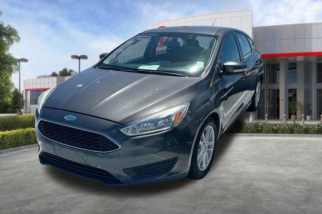 Used 2015 Ford Focus SE FWD image 2