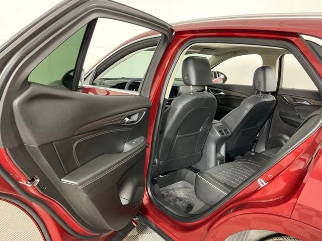 Used 2023 Buick Envision Avenir image 38