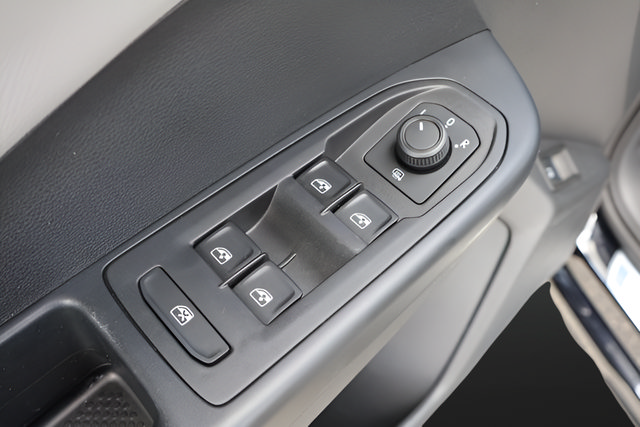 Certified 2022 Volkswagen Taos SE FWD image 12