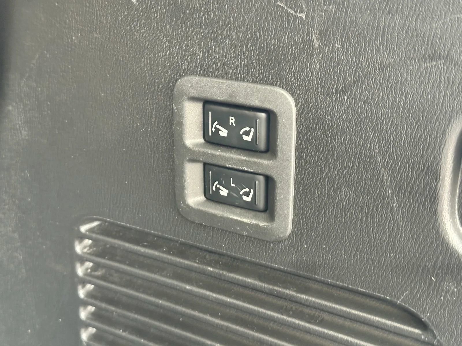 Used 2017 Nissan Armada Platinum w/ Captain Seat Package image 33