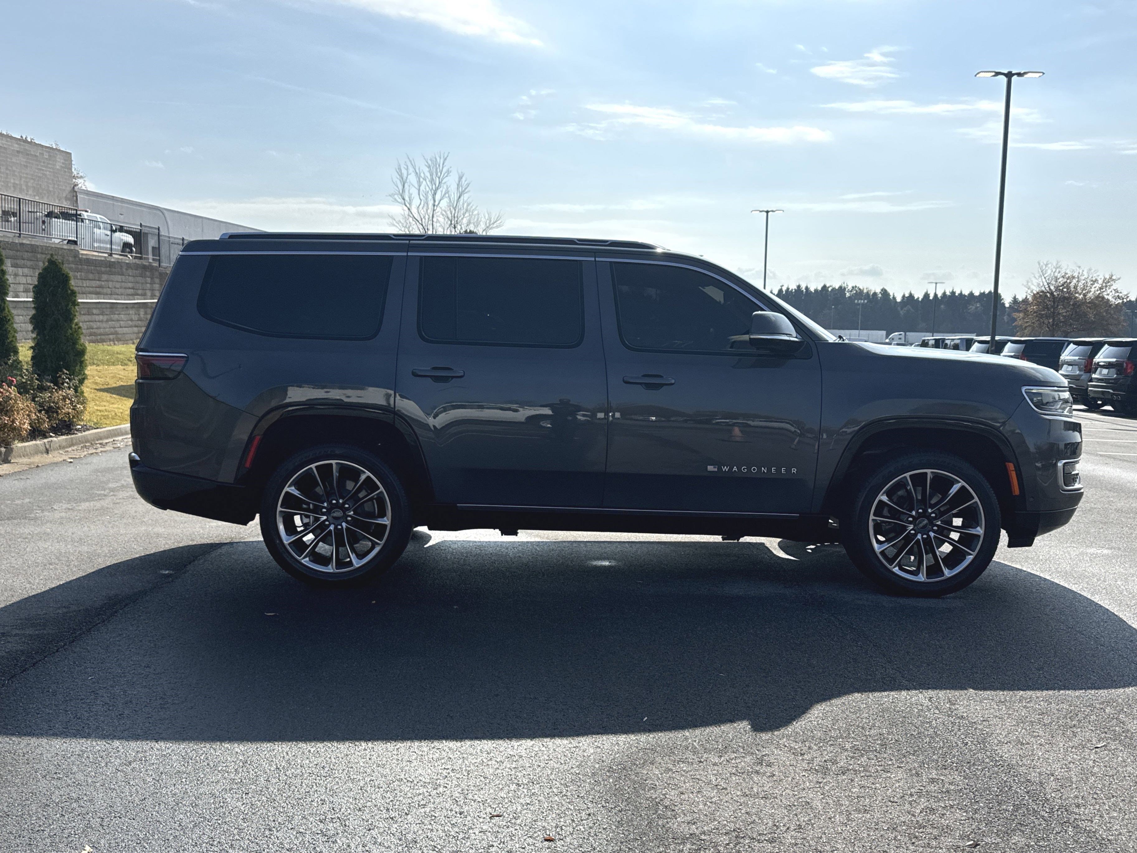 Used 2022 Jeep Wagoneer Series III w/ Premium Group I image 11