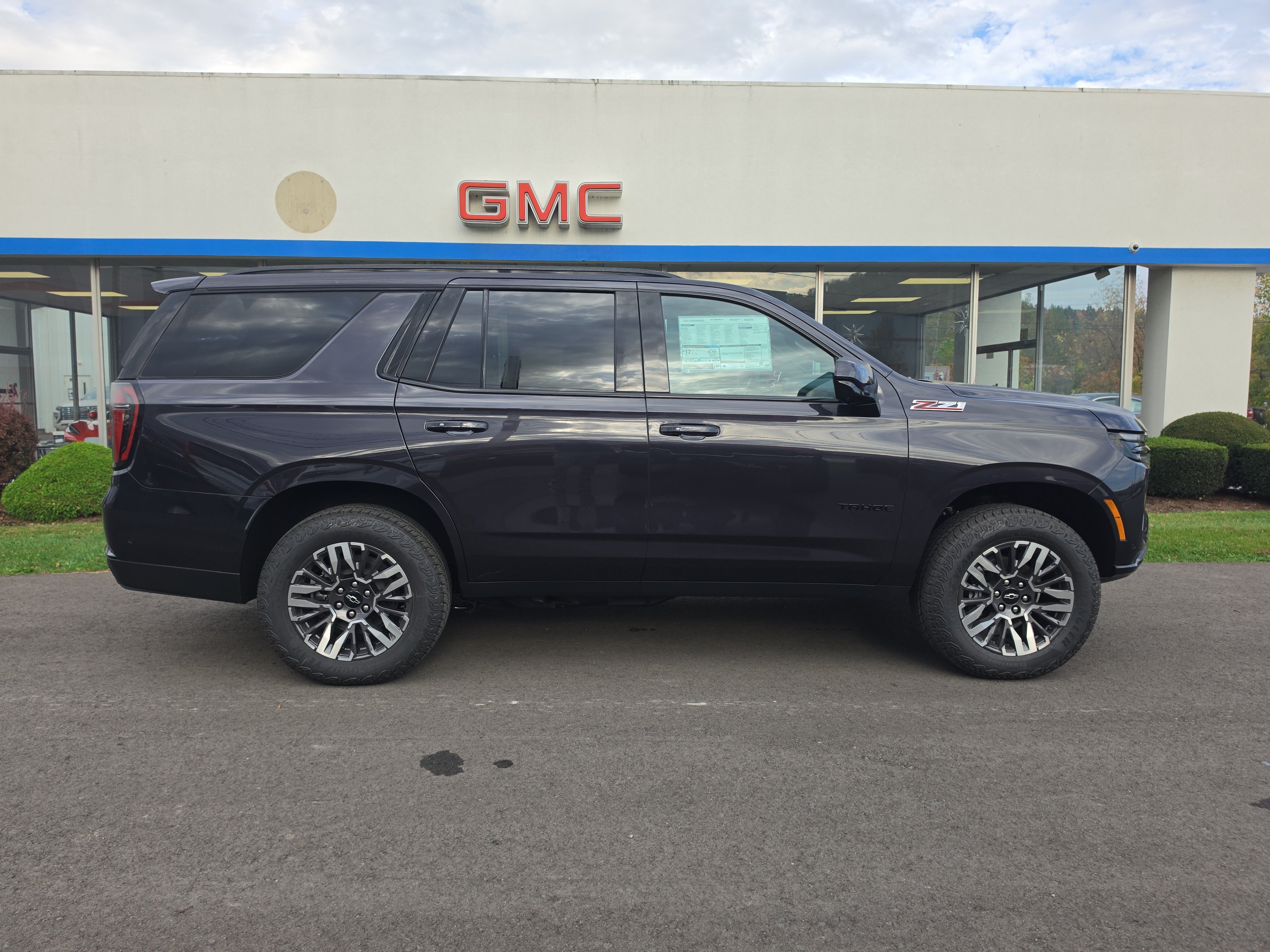 New 2027 Chevrolet Tahoe Z71 w/ Sun And Tow Package AWD/4WD image 2