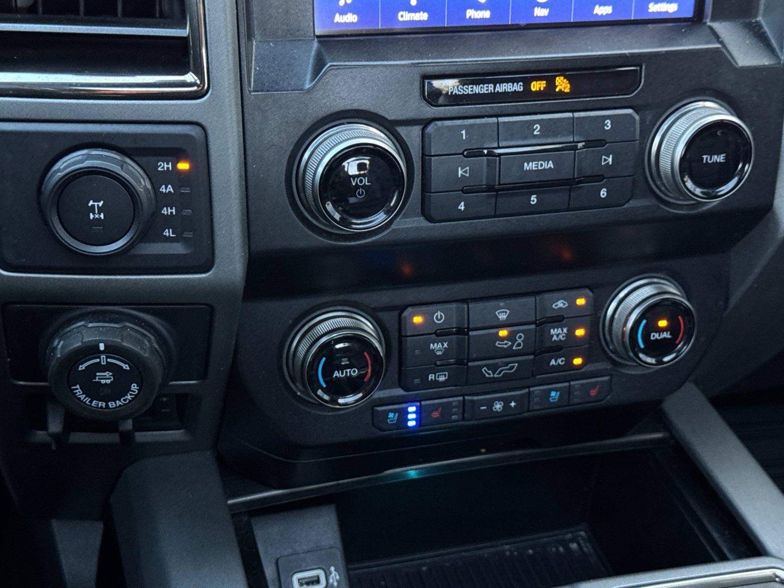 Used 2020 Ford F150 Raptor w/ Equipment Group 802A Luxury image 19