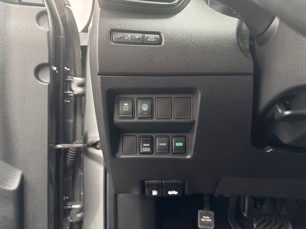 Used 2020 Nissan Rogue Sport SV AWD/4WD image 11