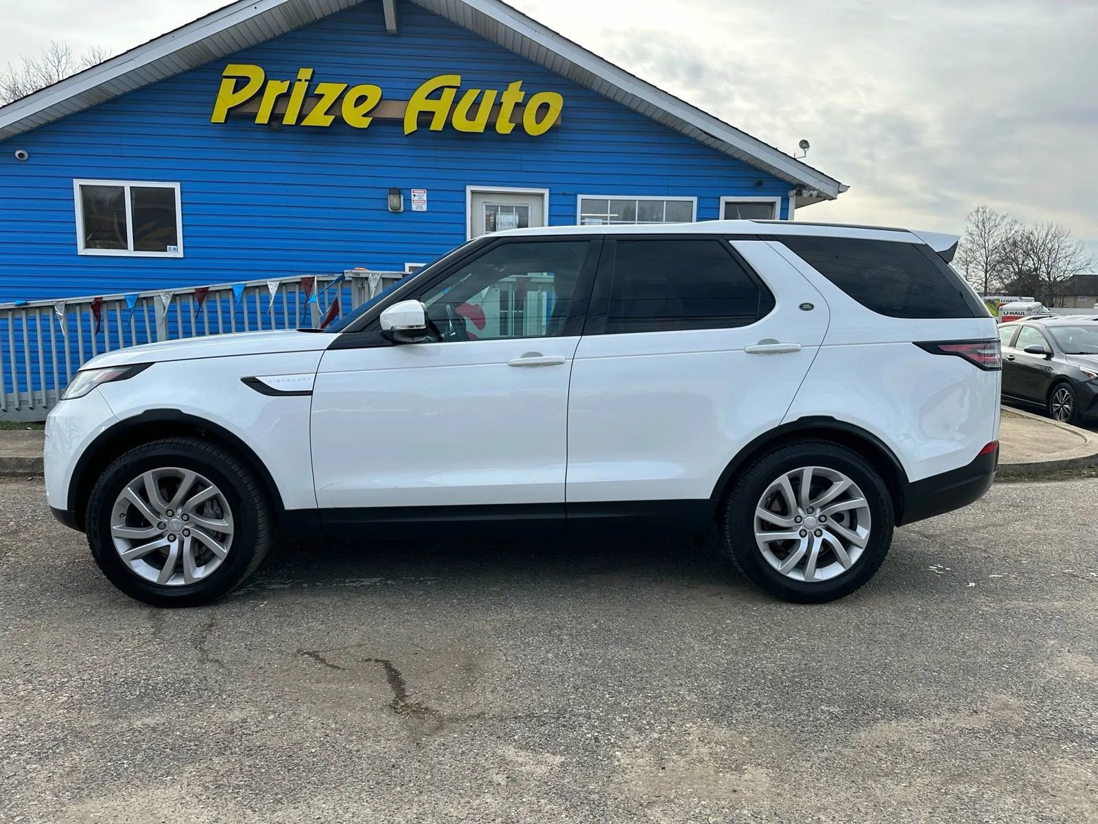 Used 2018 Land Rover Discovery HSE image 3
